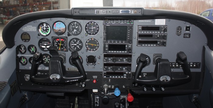 Cessna 206 panel